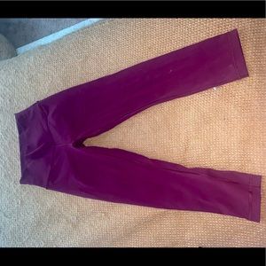 Lulu lemon size 4  Wunder Under crop leggings